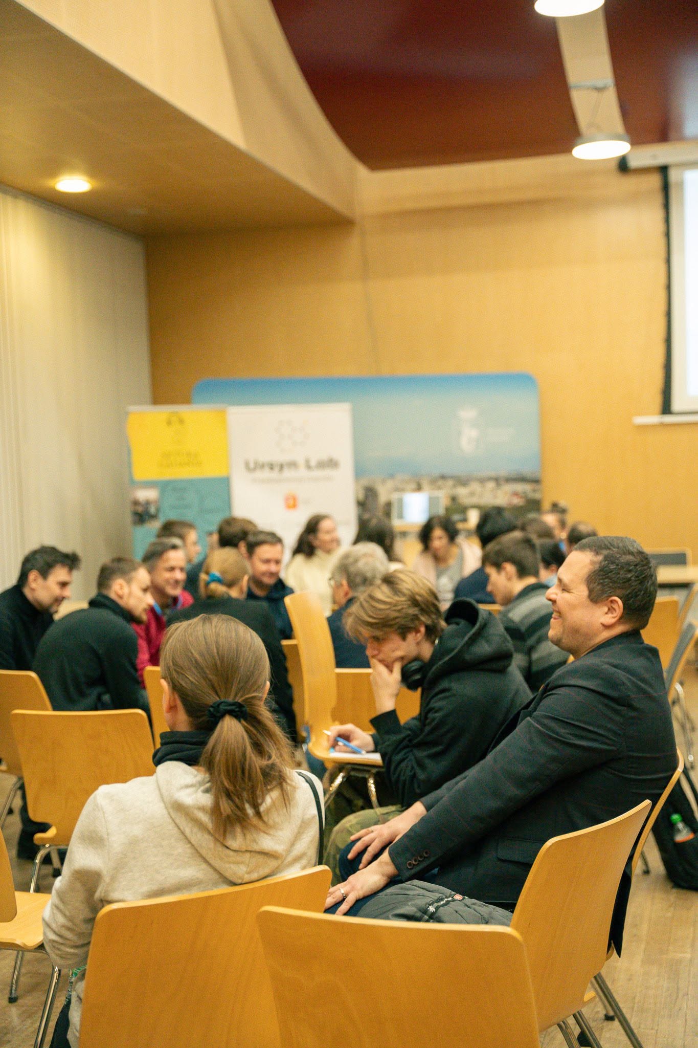 Uczestnicy i eksperci podczas wydarzeń UrsynLab