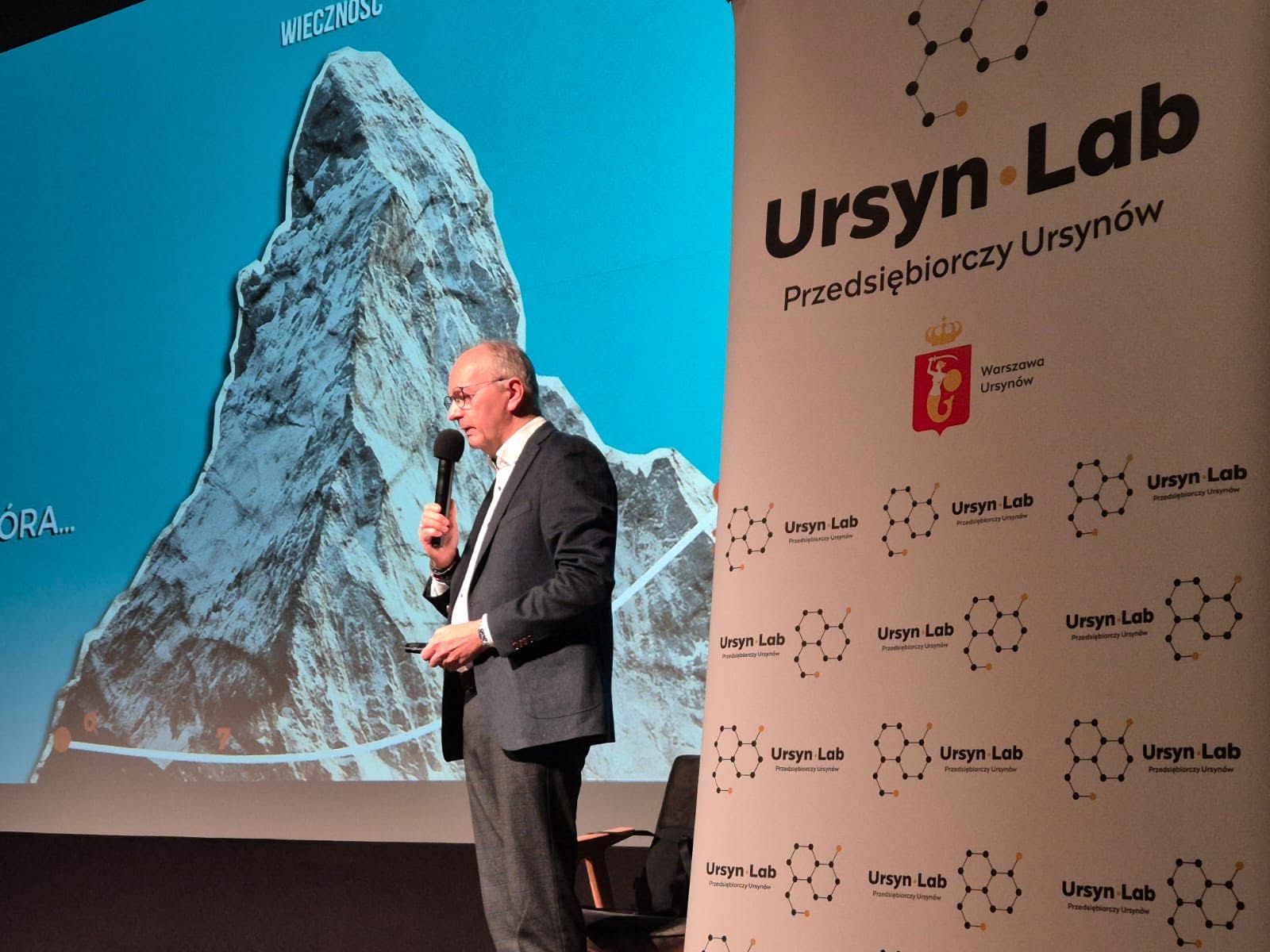 Uczestnicy i eksperci podczas wydarzeń UrsynLab