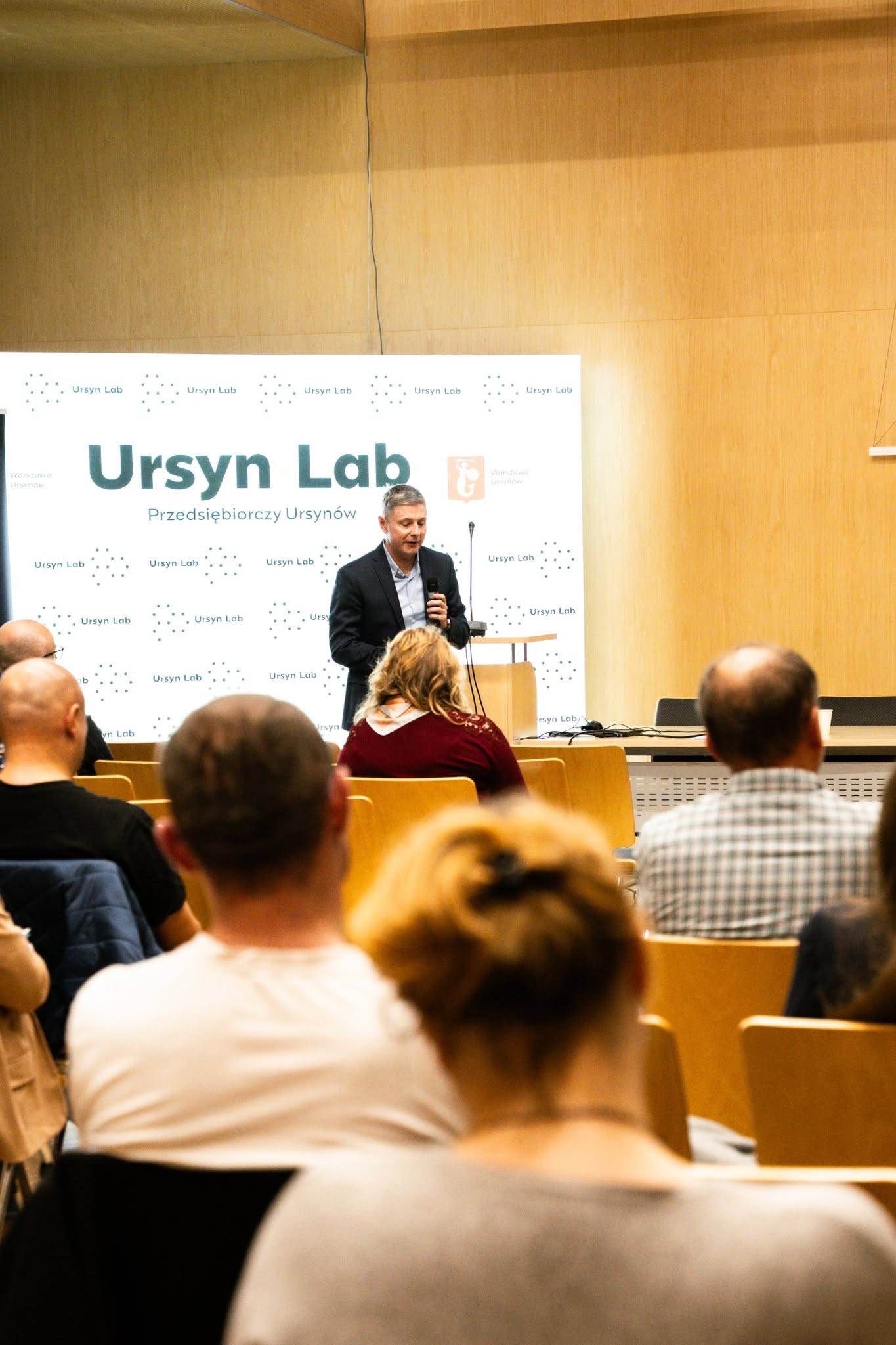 Uczestnicy i eksperci podczas wydarzeń UrsynLab