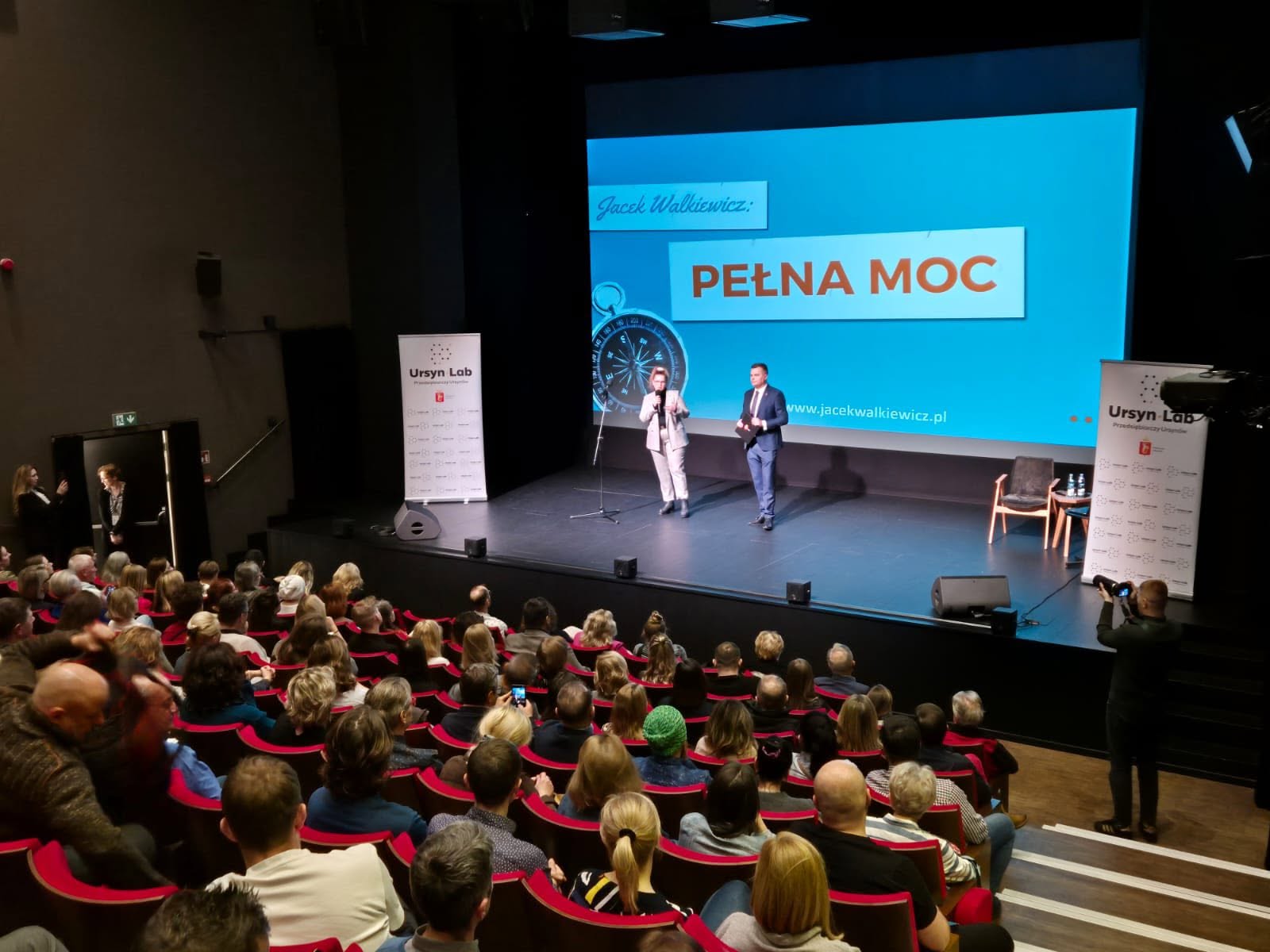 Uczestnicy i eksperci podczas wydarzeń UrsynLab