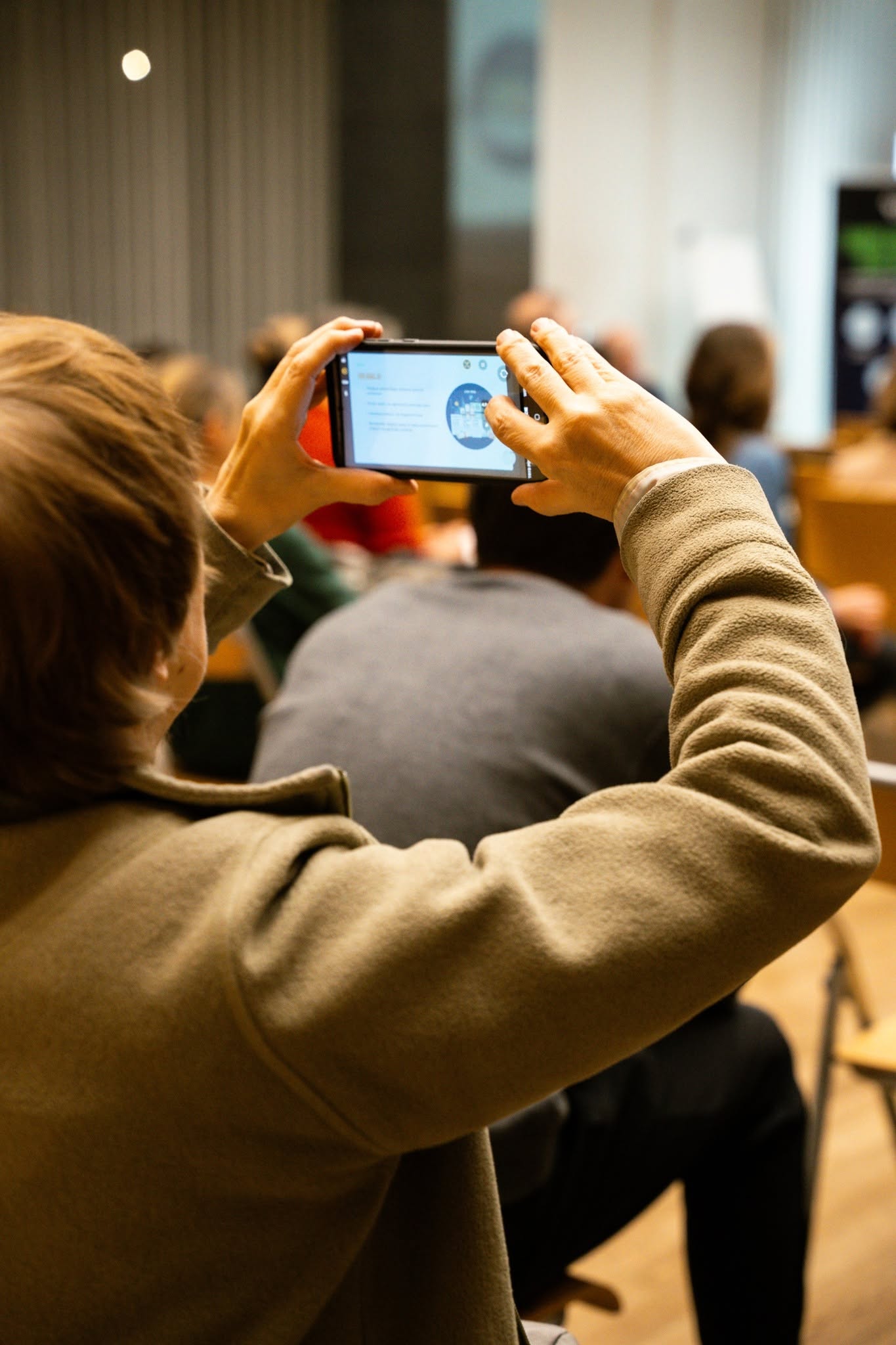 Uczestnicy i eksperci podczas wydarzeń UrsynLab